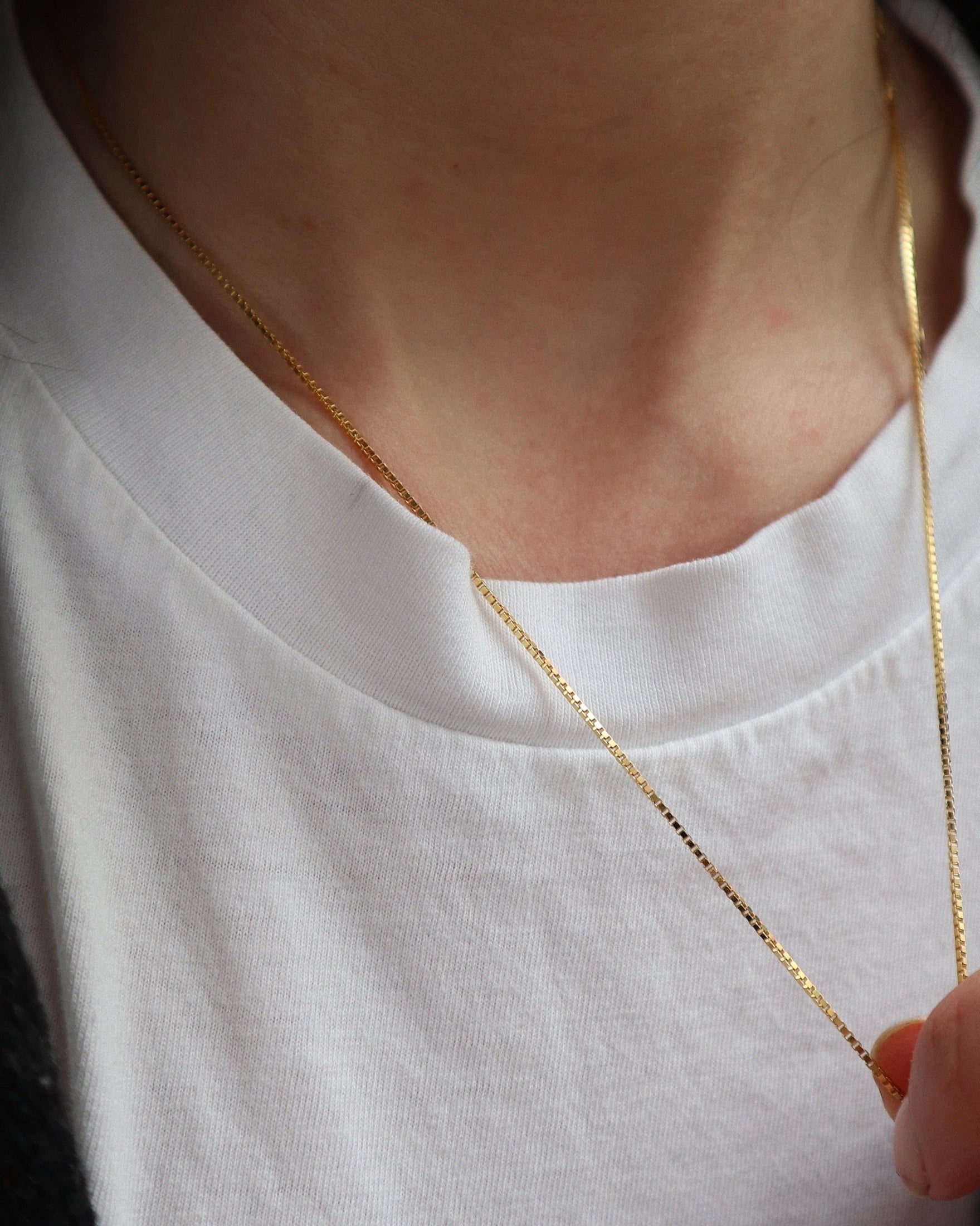 'Betsy' Box 18" Chain