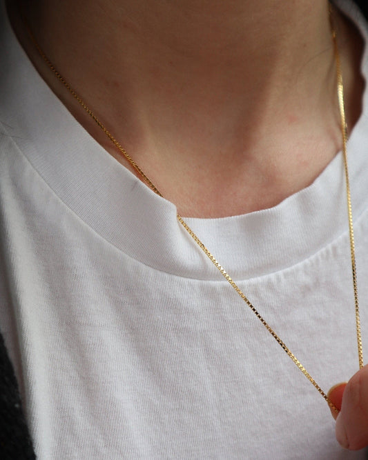 'Betsy' Box 18" Chain