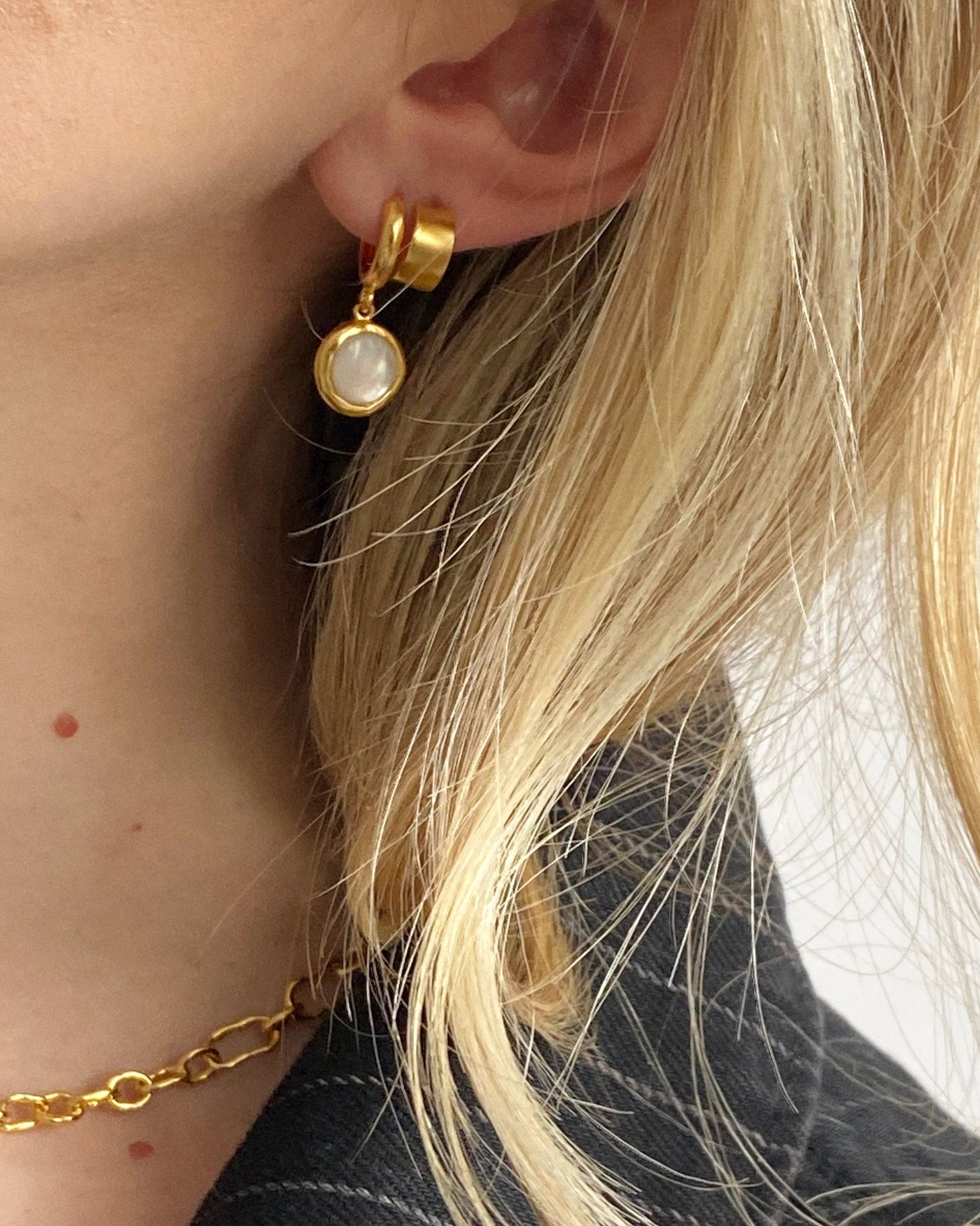 'Sigrid' Shell Huggies