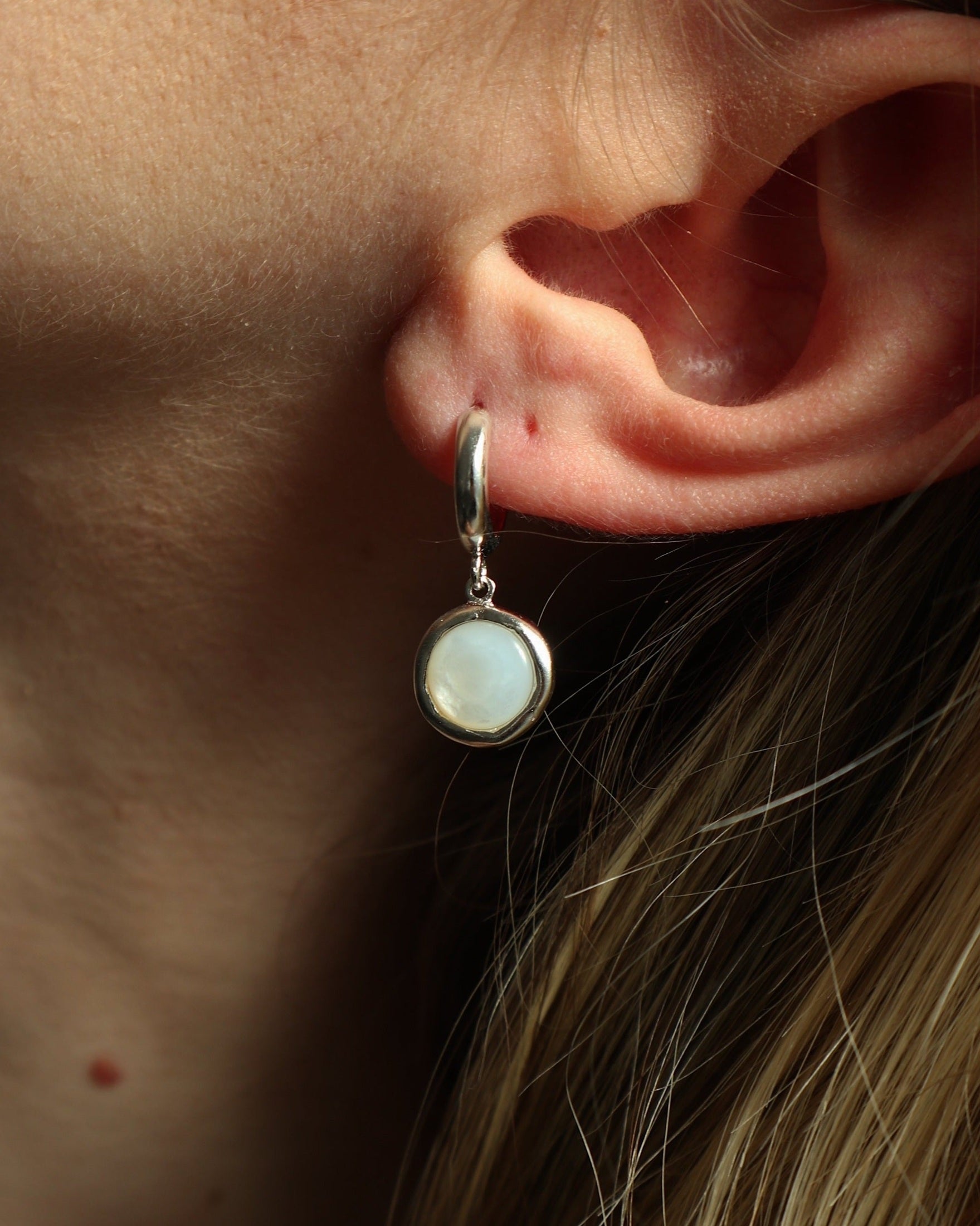 'Sigrid' Shell Huggies