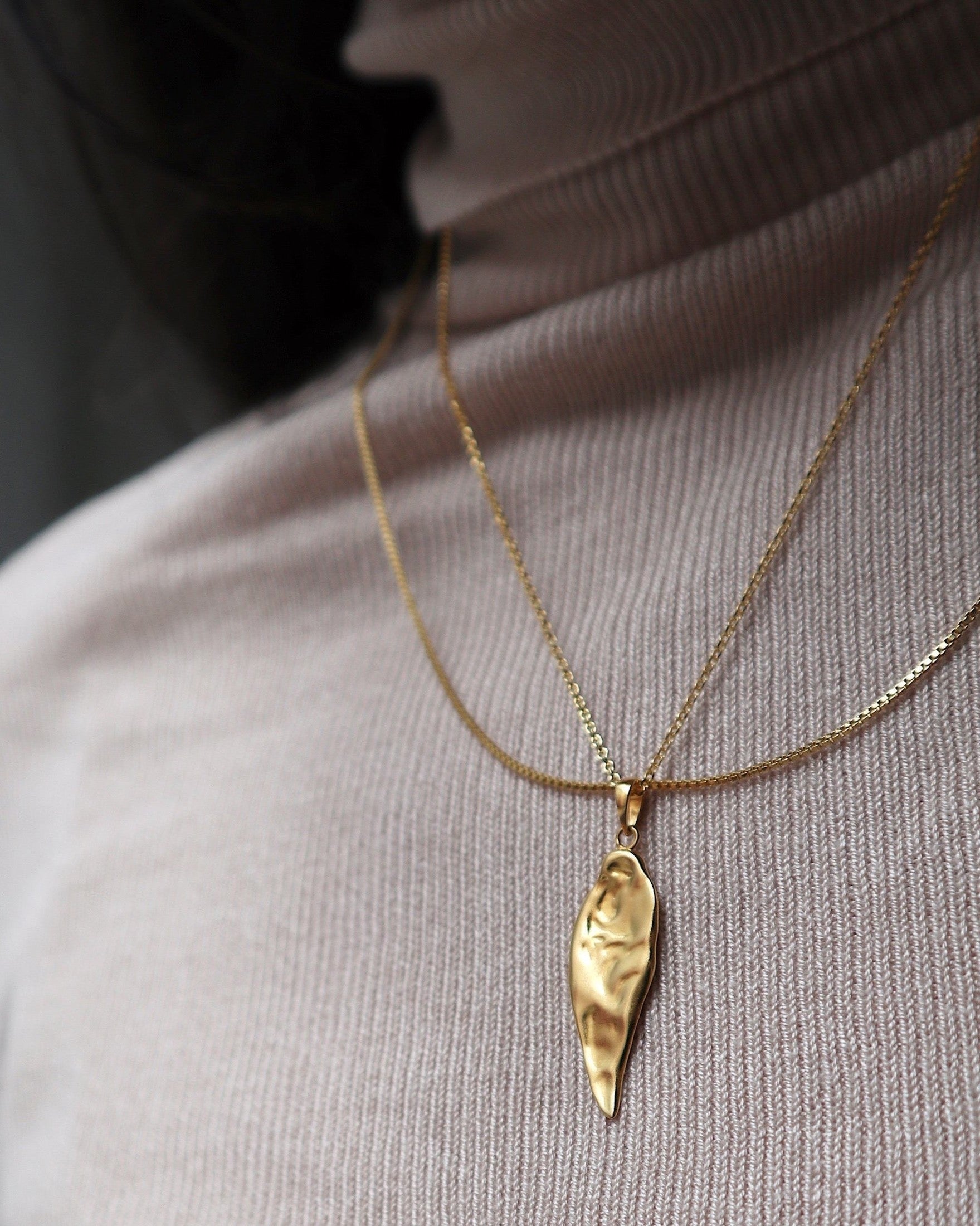 'Betsy' Box 18" Chain