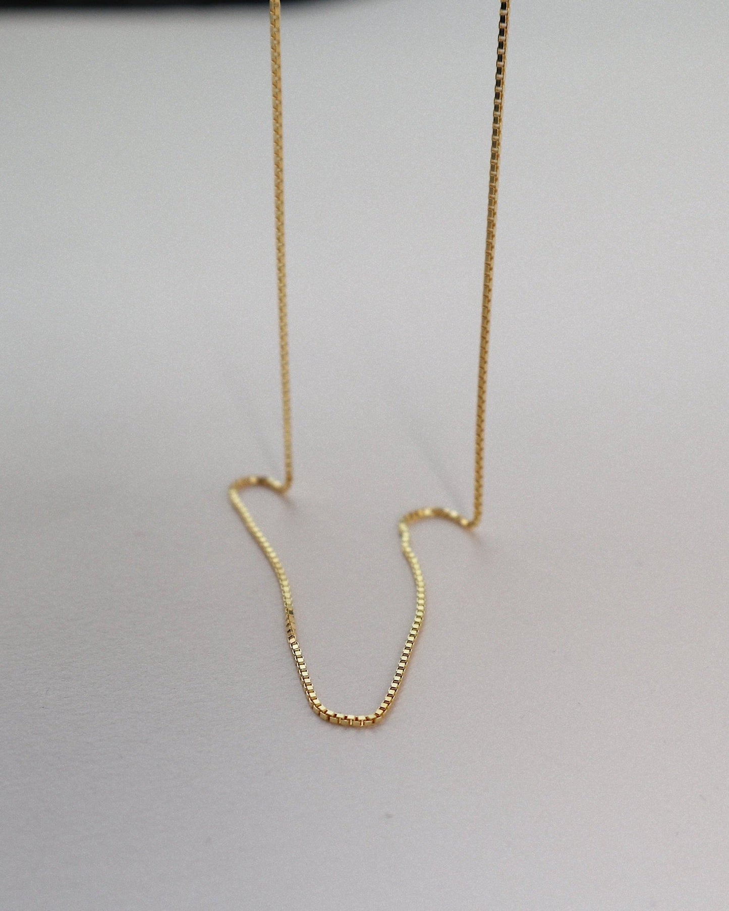 'Betsy' Box 18" Chain