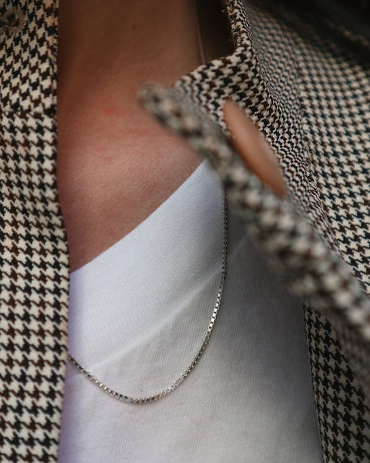 'Betsy' Box 18" Chain