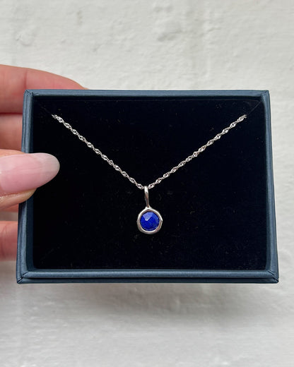 'Jörd' Birthstone Pendant Necklace - Lines & Current