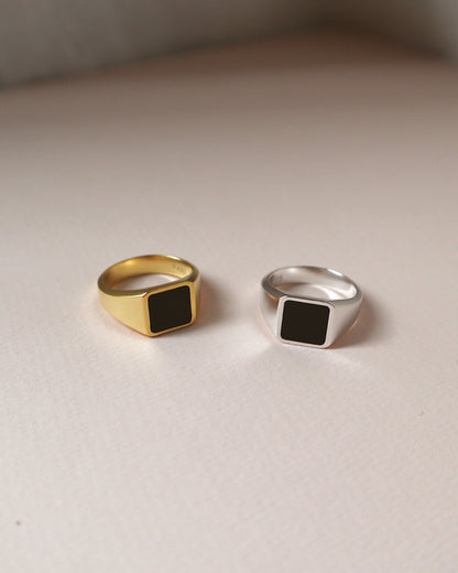 Dark 'Marlowe' Signet Ring