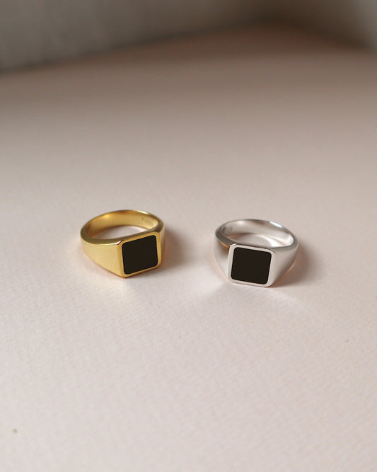 Dark 'Marlowe' Signet Ring