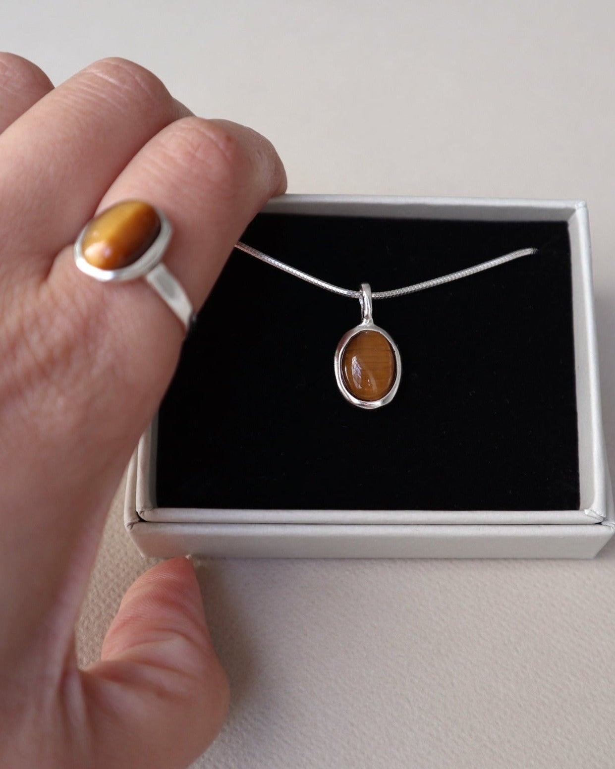 The 'Tiger's Eye' Oval Necklace